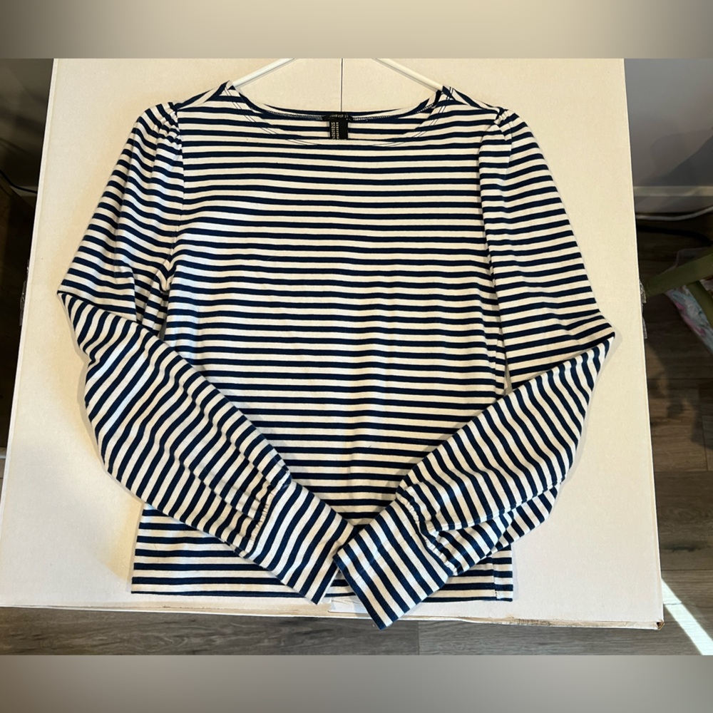 Forever 21 Navy and White Striped Puff Sleeved Fitted Top Size Medium GUC